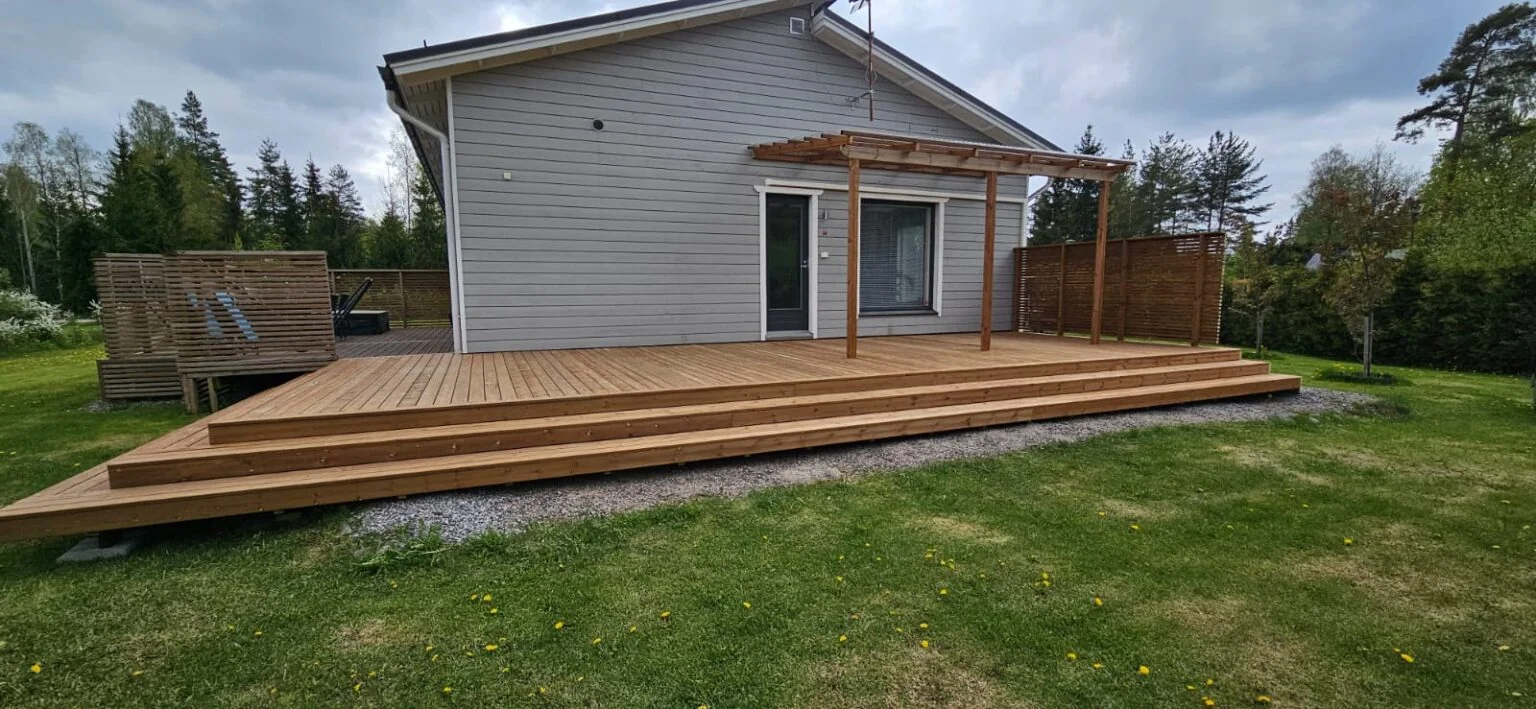 Rakennuspaketit pitkästä tavarasta – kustannustehokas ratkaisu Järvenpäässä.